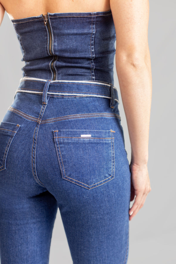 Calça Jeans Feminina Cintura No Lugar Com Cinto Jeans Desfiado e Fivela Lenço de Amarrar